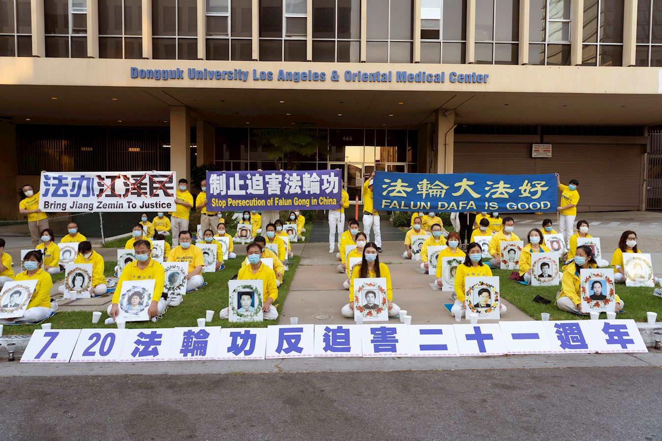 Image for article Californie : La lumière d'une veillée aux chandelles à Los Angeles éclaire la 21<sup>e</sup> année de persécution