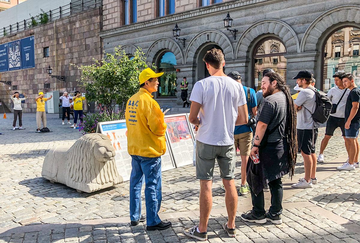 Image for article Entendu place Myntorgett à Stockholm : « Le PCC est une tumeur déchaînée sur le monde »
