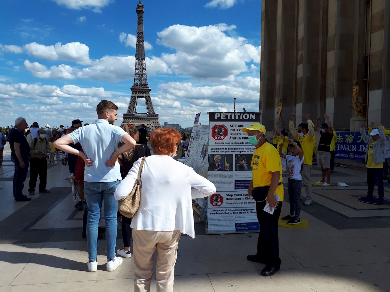 Image for article Soutien continu au Falun Gong sur le parvis des droits de l'homme à Paris