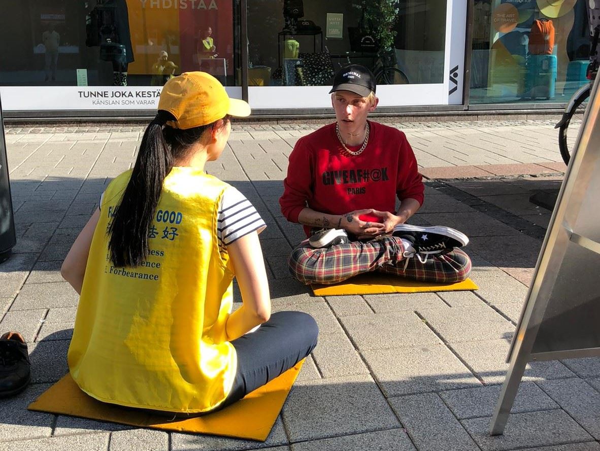 Image for article Turku, Finlande : Soutien du public contre la persécution