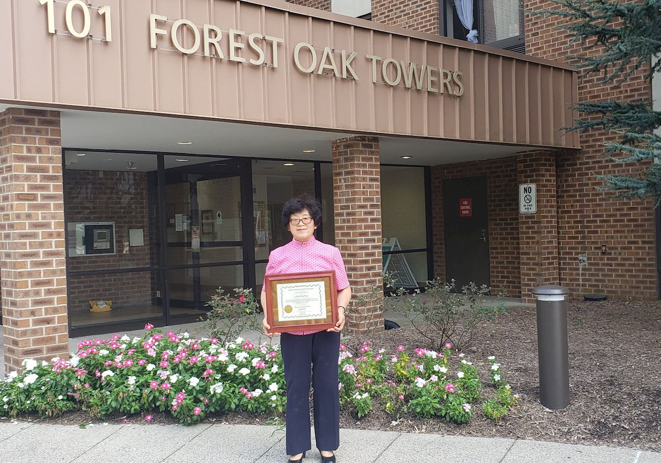 Image for article Une pratiquante de Dafa reçoit un certificat de reconnaissance pour son aide désintéressée à autrui lors de la pandémie de coronavirus