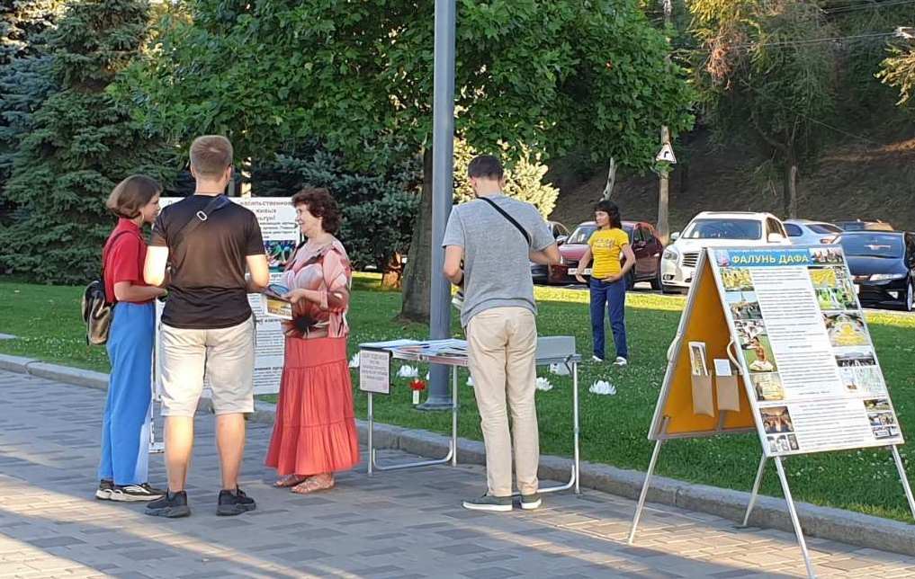 Image for article Jour de l’Indépendance en Ukraine : Les pratiquants de Falun Dafa sensibilisent à la persécution en Chine