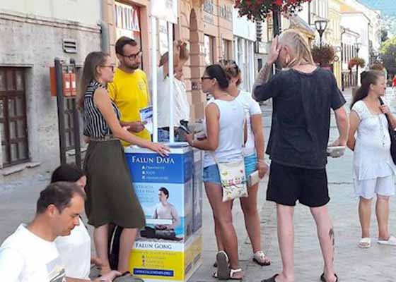 Image for article Slovaquie : Journée d’information et collecte de signatures à Nitra