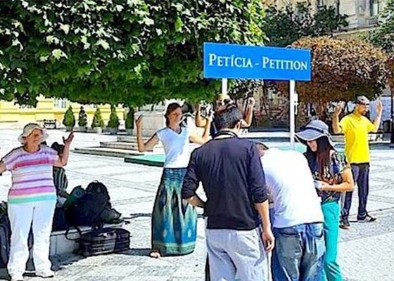 Image for article Slovaquie : Une journée d'information à Komárno sensibilise à la persécution du Falun Gong