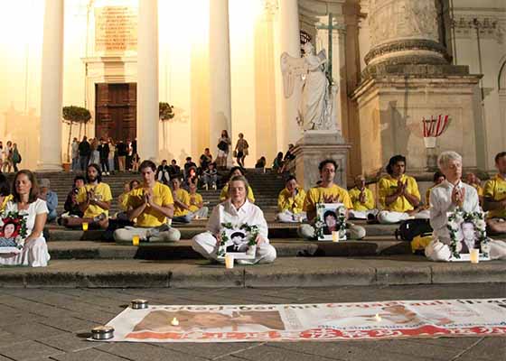 Image for article Autriche : Les pratiquants tiennent une veillée aux chandelles à Vienne pour éveiller les consciences sur la persécution