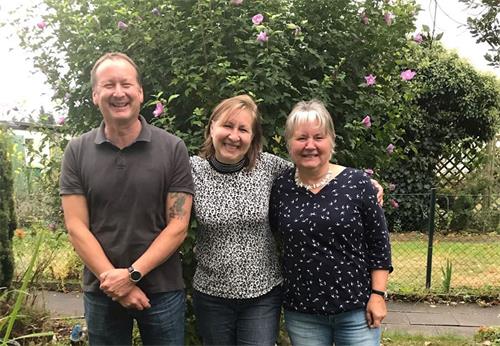 Image for article Trois familles occidentales d'Allemagne expriment leur gratitude envers le Maître lors de cette fête de la Mi-Automne