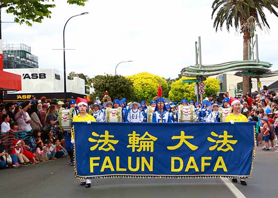 Image for article Nouvelle-Zélande: Les pratiquants participent à dix défilés de Noël — Ils remportent un premier prix