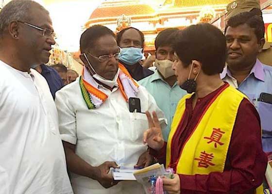 Image for article Les pratiquants de Falun Dafa du sud de l’Inde clarifient la vérité au Salon national du livre