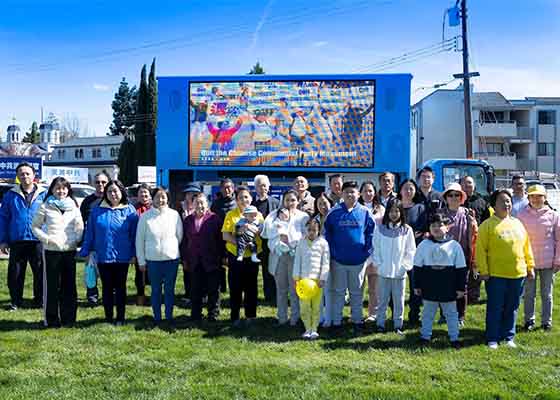 Image for article Des habitants de Californie appellent à la fin du PCC lors d'un défilé de voitures à San Francisco