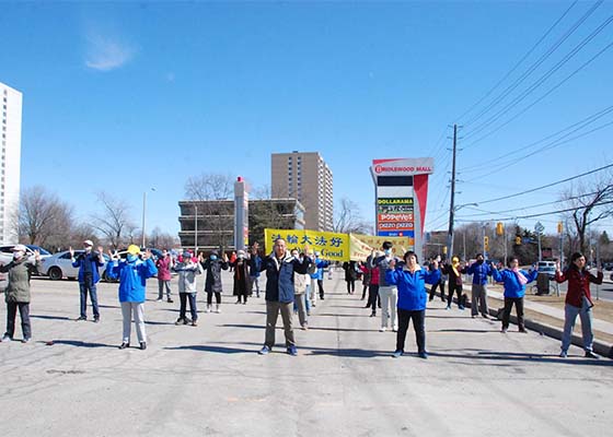 Image for article Toronto, Canada : Difficile d'imaginer que quiconque peut persécuter un groupe aussi pacifique