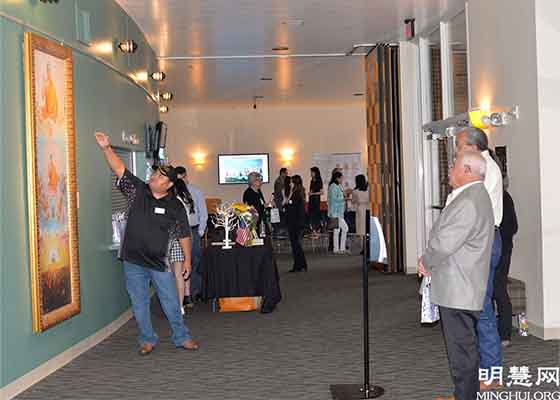 Image for article Texas : L'exposition L'Art de Zhen Shan Ren ouvre ses portes à Plano; les dignitaires sont émus par les œuvres