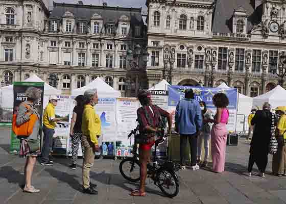 Image for article Condamnations de la persécution et expressions de soutien place de l'Hôtel de Ville à Paris