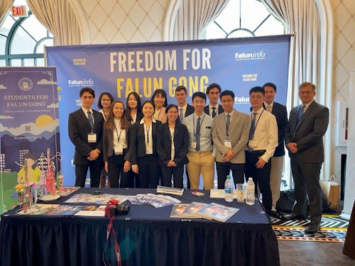 Image for article Students for Falun Gong sensibilisent le public sur la liberté religieuse au Sommet international 2021
