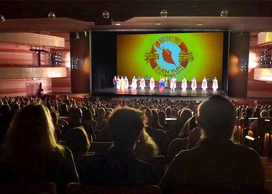 Image for article Les publics du Dakota du Sud et de l'Utah sont émus par la vision de la Chine précommuniste dans Shen Yun
