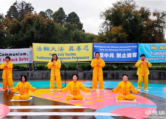 Image for article L'expérience la plus précieuse de ma vie – une pratiquante australienne se souvient d'avoir assisté aux conférences de Maître Li à Harbin