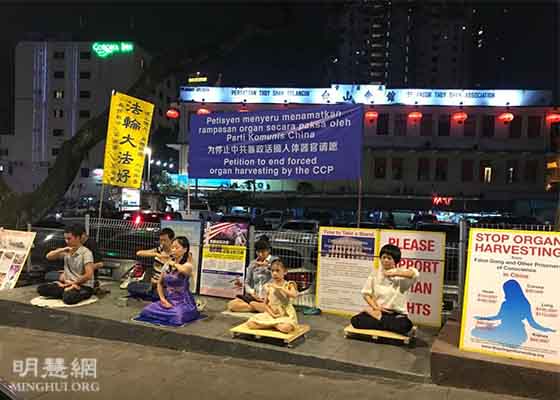 Image for article Malaisie : Une scène unique au marché nocturne de Jalan Alor à Kuala Lumpur