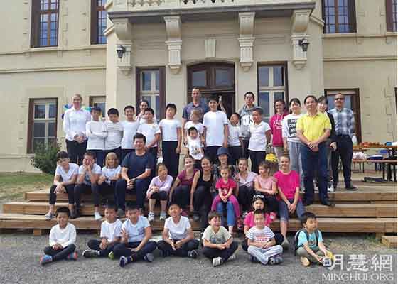 Image for article Le camp d'été Minghui à Saint-Privat-du-Dragon, en France : une source de joie et d’inspiration