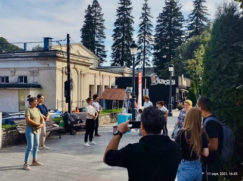 Image for article Roumanie : Activité d'information sur le Falun Dafa à la station de ski de Sinaia
