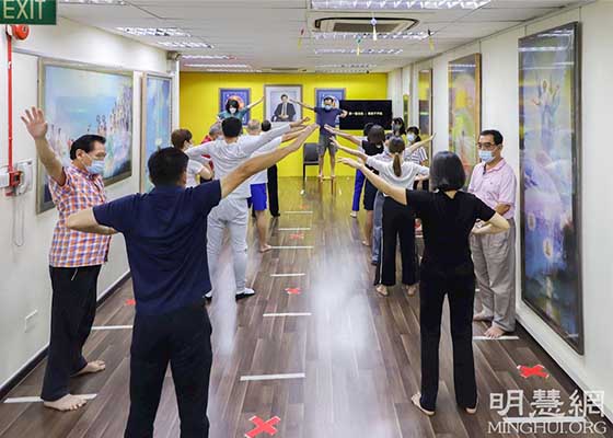 Image for article Un nouveau pratiquant de Falun Dafa à Singapour : Le Falun Dafa est un autre monde spirituel