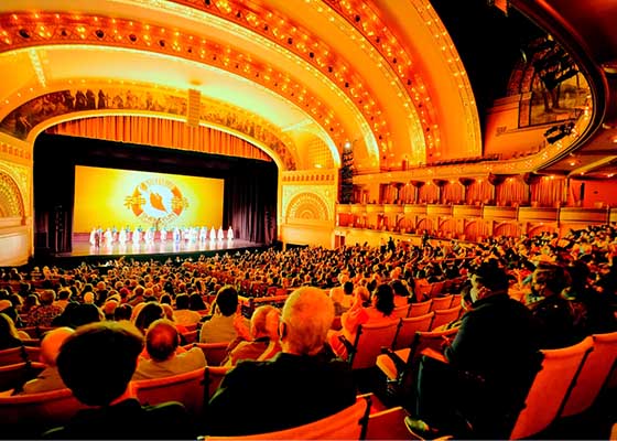 Image for article Des spectateurs de cinq États sont touchés par les histoires inspirantes de Shen Yun : « Un message d'espoir »