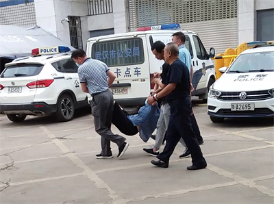 Image for article Licenciée pour sa croyance, une ancienne employée du gouvernement envoyée dans un centre de lavage de cerveau pour la neuvième fois