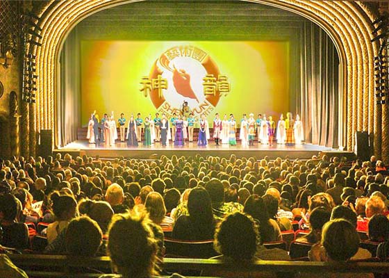 Image for article Les spectateurs de trois États américains en résonance avec la spiritualité de Shen Yun : « Vous ressentez la beauté de Dieu »