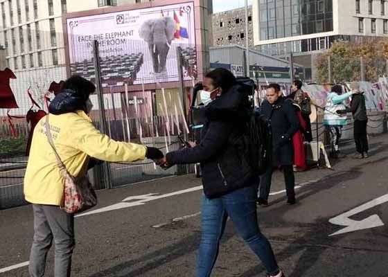 Image for article Un journal écossais interviewe des pratiquants de Falun Gong lors de la conférence de l’ONU sur le changement climatique 