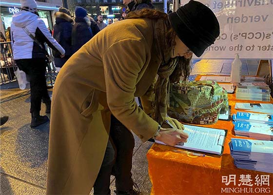 Image for article Norvège : Les gens apprennent la persécution et manifestent leur soutien alors que 2021 prend fin