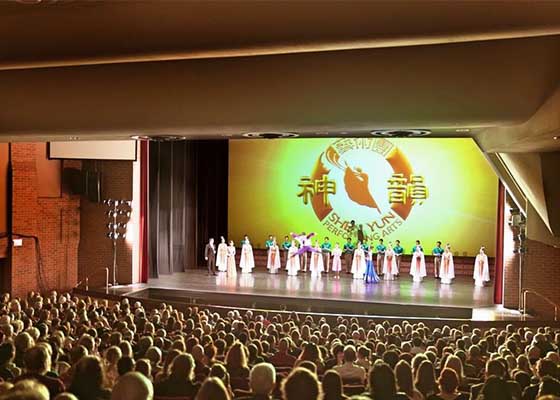Image for article Shen Yun stupéfie les amateurs de théâtre aux États-Unis et en Pologne : « Magnifique à bien des égards »