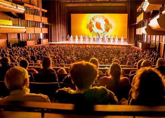 Image for article Shen Yun inspire les publics américains et autrichiens : « Espoir, amour, joie et vie »