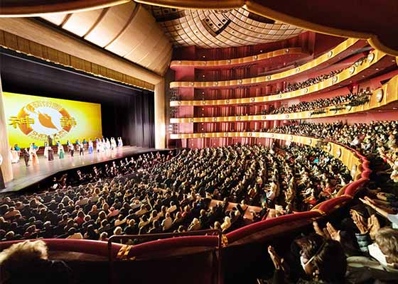 Image for article Shen Yun touche le public aux États-Unis, au Canada et en France : « Une beauté transcendante » 