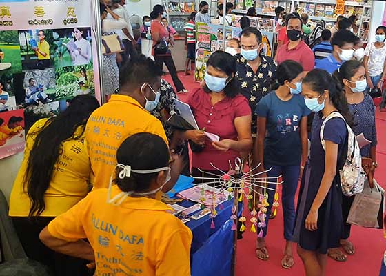 Image for article Sri Lanka : Présentation du Falun Gong à la Foire du livre de Galle