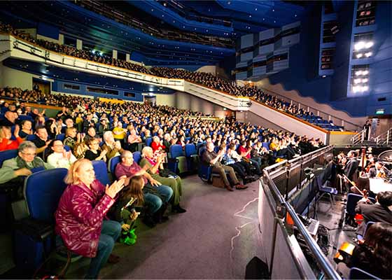Image for article Les spectateurs de six pays apprécient l’art de Shen Yun : « Il nous donne de l’espoir »