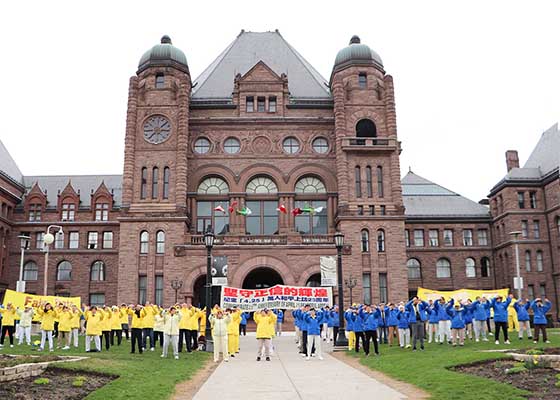 Image for article Toronto, Canada : Un rassemblement commémore l’Appel pacifique du 25 avril 1999 à Pékin