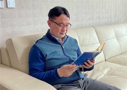 Image for article Un mathématicien : Dafa m’a aidé à trouver le sens de la vie