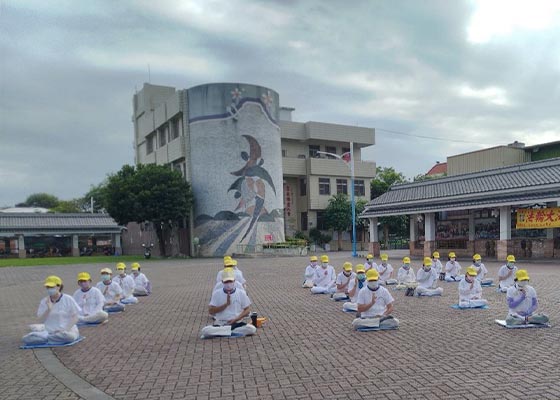 Image for article Taïwan : Des pratiquants organisent des activités à un marché du soir dans le canton de Hualien