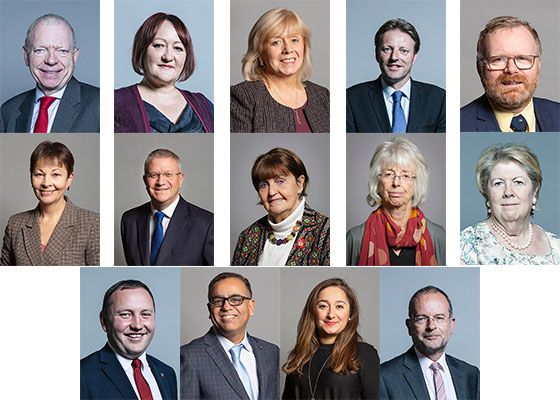 Image for article Des représentants du gouvernement britannique expriment leur soutien aux pratiquants de Falun Gong et condamnent les 23 ans de persécution