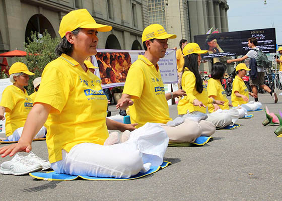 Image for article Des rassemblements contre la persécution du régime communiste chinois ont été organisés à Zurich et à Berne (1<SUP>re</SUP> partie)