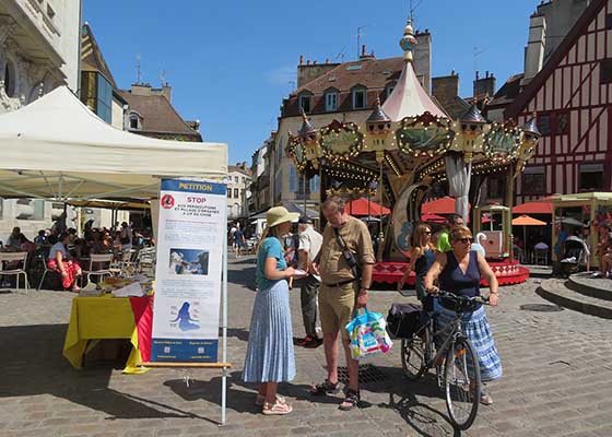 Image for article France : Les Dijonnais condamnent la persécution du Falun Dafa en Chine