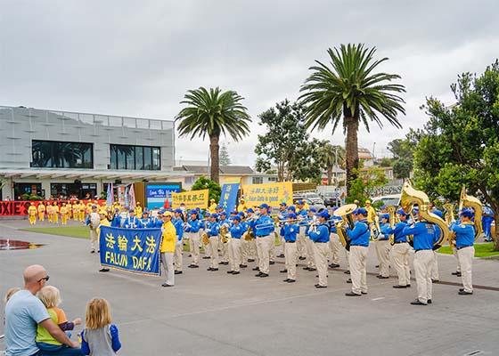 Image for article Tarunga, Nouvelle-Zélande : Les habitants ont exprimé l’importance d’Authenticité-Bienveillance-Tolérance lors d’un défilé et d’un rassemblement
