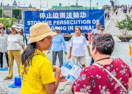 Image for article Stockholm, Suède : Une activité de sensibilisation à la persécution gagne le soutien du public