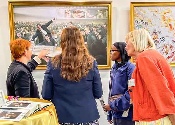 Image for article Göteborg, Suède : L’exposition internationale l’Art de Zhen Shan Ren touche les spectateurs