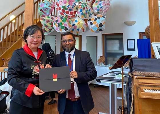 Image for article Royaume-Uni : Une pratiquante de Falun Dafa reçoit un prix pour « Réalisation exceptionnelle » pour avoir présenté les exercices aux Londoniens