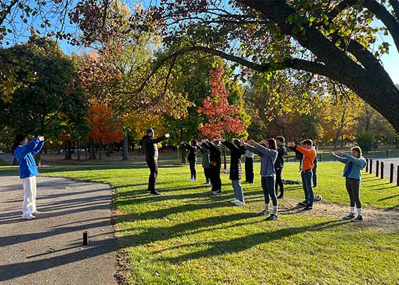 Image for article Michigan, États-Unis : Des professeurs d’université et des étudiants adoptent le Falun Dafa