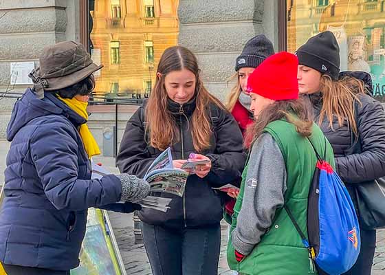 Image for article Stockholm, Suède : Soutien du public aux efforts des pratiquants pour mettre fin à la persécution en Chine