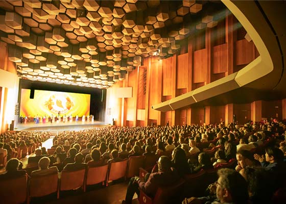 Image for article Shen Yun poursuit ses tournées en Allemagne, aux États-Unis et au Japon : « Mes héros »