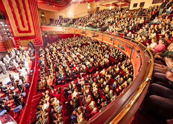 Image for article Les publics européens et américains chérissent Shen Yun: « C'est l'art véritable, l'art le plus élevé »