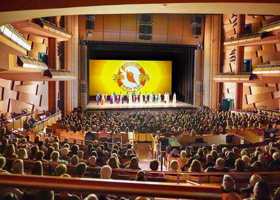 Image for article Des spectateurs français, allemands et américains trouvent une profonde spiritualité dans Shen Yun : « Revenir à qui nous sommes »