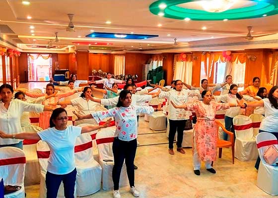 Image for article Inde : Des pratiquants sont invités à présenter le Falun Gong à un prestigieux groupe de femmes