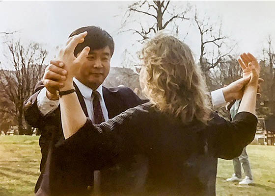 Image for article Un souvenir impérissable : Maître Li donne une série de conférences et enseigne les exercices en Suède